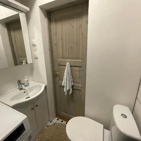 Cozy Near Center *
